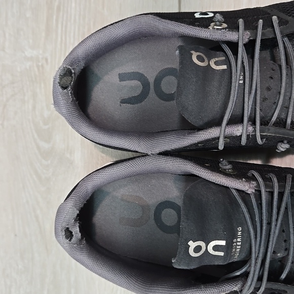 On Running Cloud Women Black& White Sneakers Atjletic Running Sz 8.5 - Picture 6 of 11